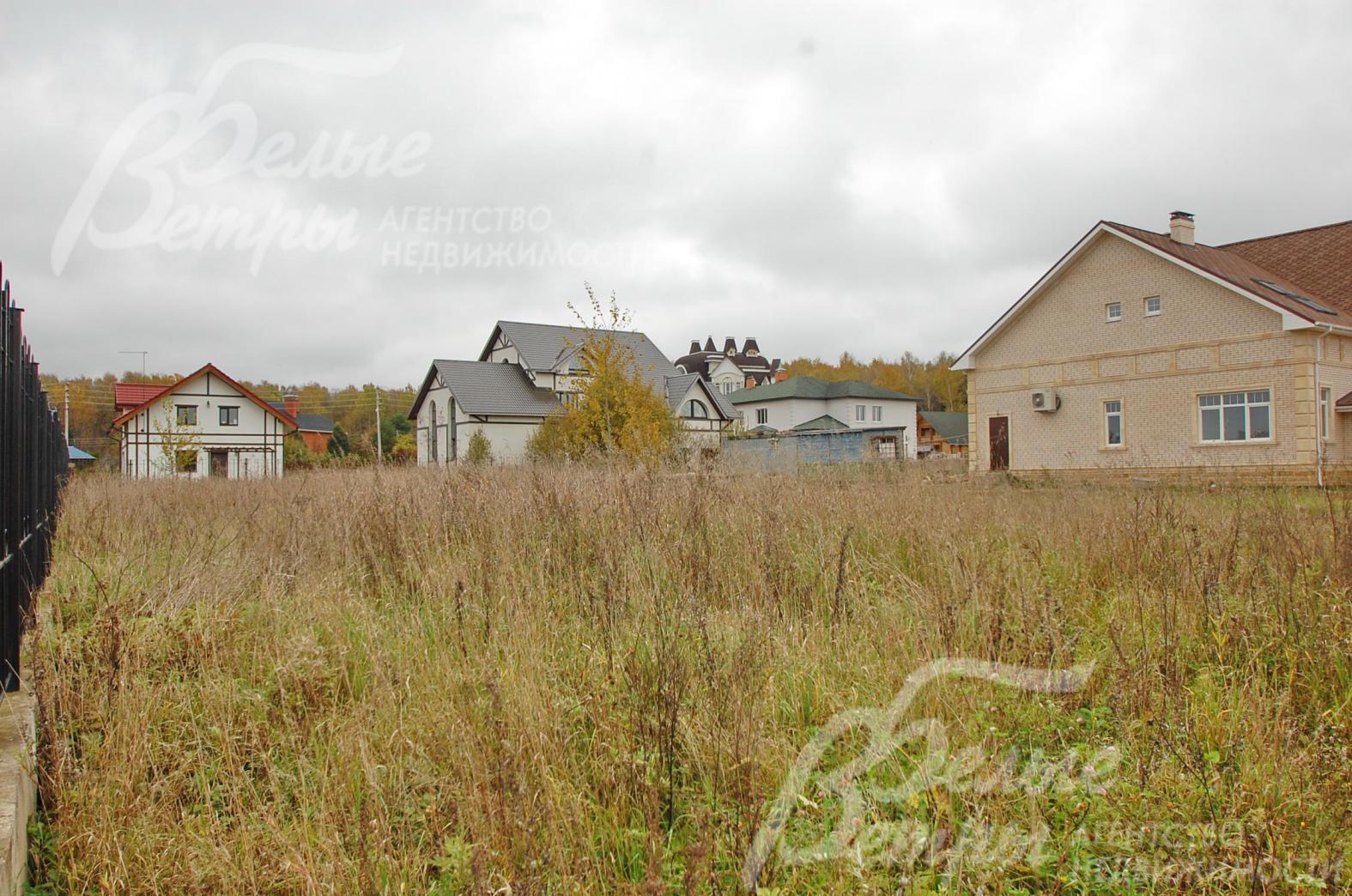 Участок 15 соток в КП "Ново-Спасское" со всеми центральными коммуникациями 