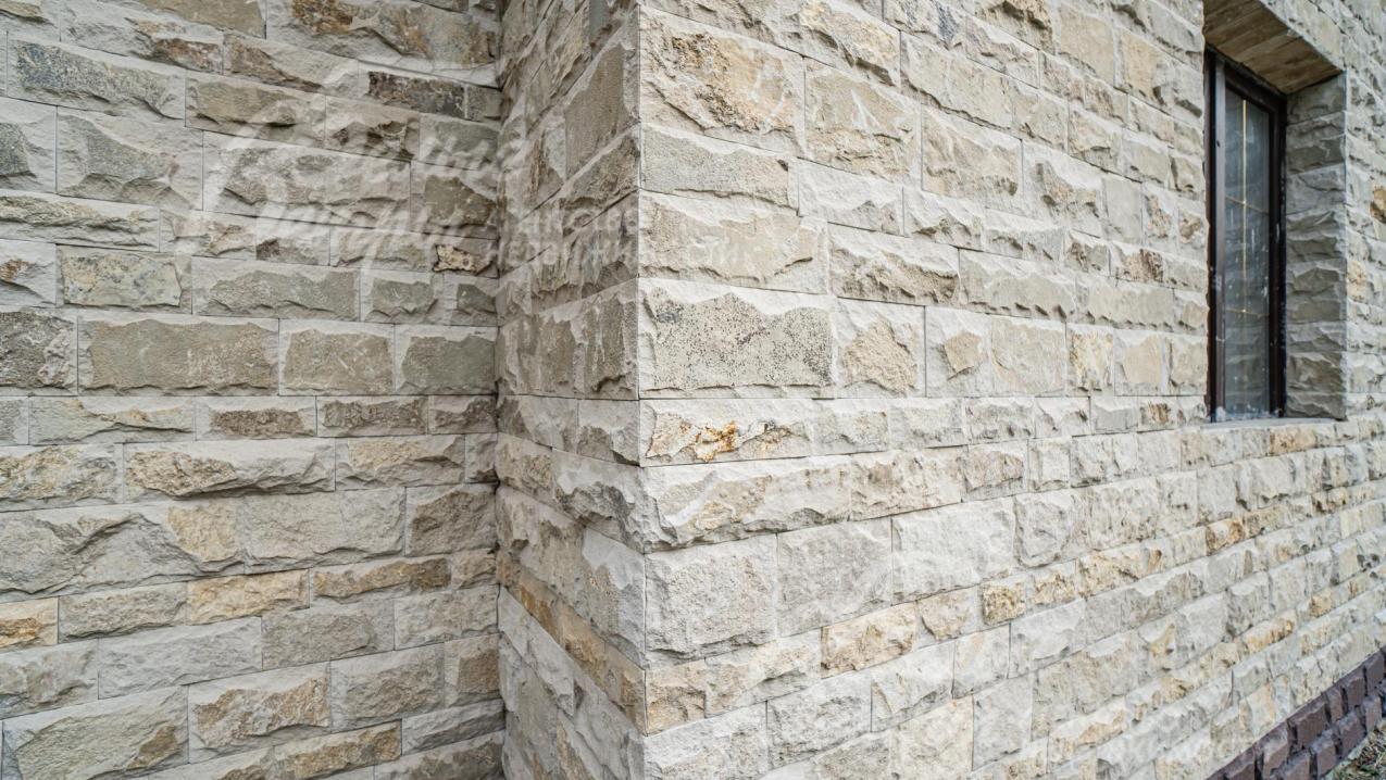 Облицовка стен - камень песчаник