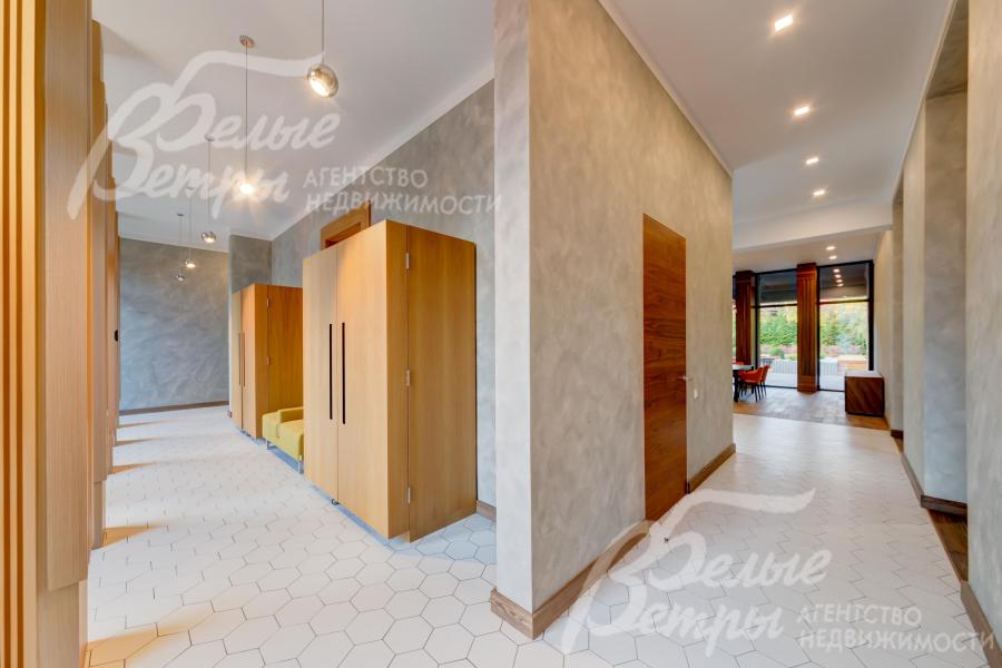 Отделка и интерьер дома выполнены по дизайнерскому проекту