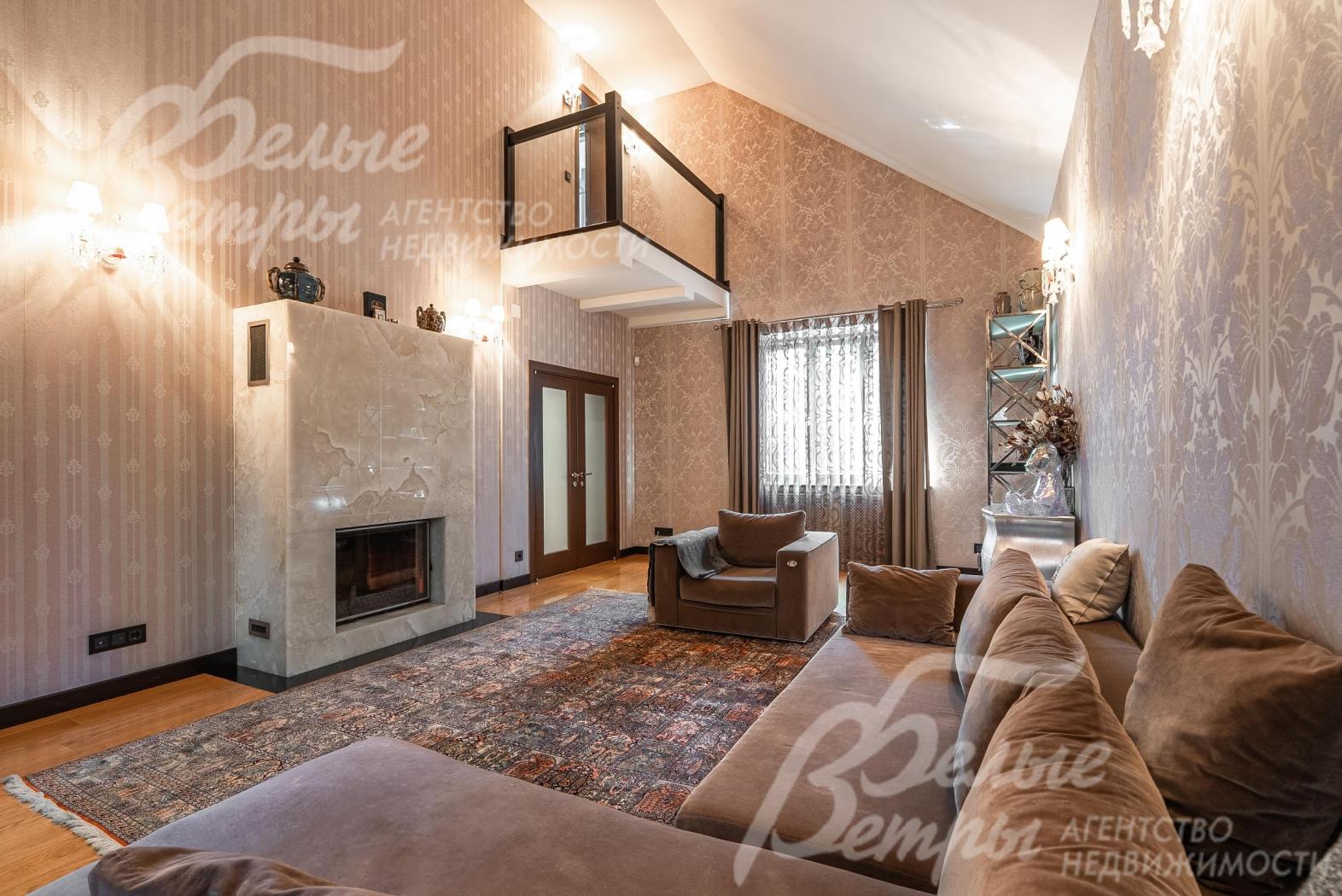 Гостиная со вторым светом.