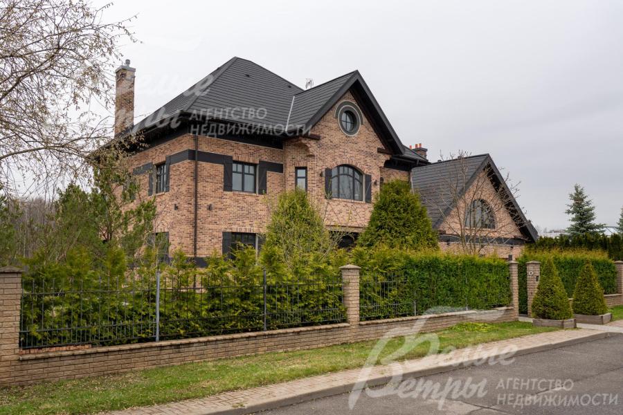 Рядом - вся инфраструктура Новой Москвы, в том числе в 3 км - оздоровительный комплекс Ватутинки