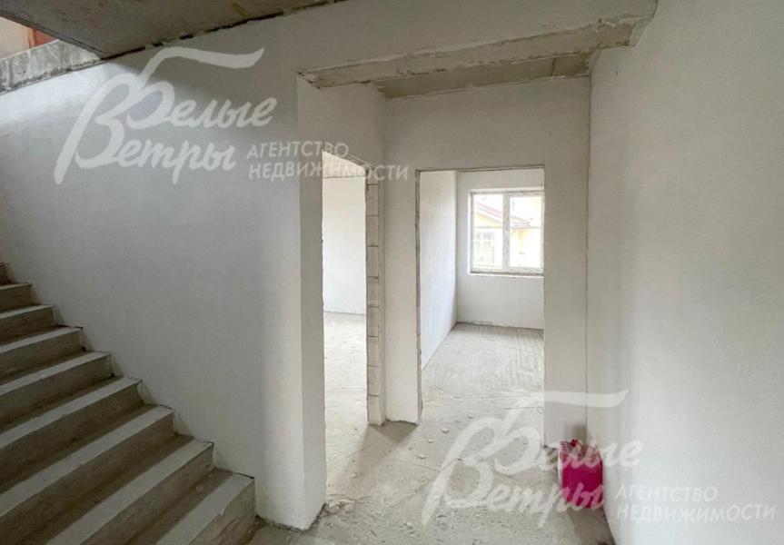 Дом состоит из двух секций с зеркальной планировкой