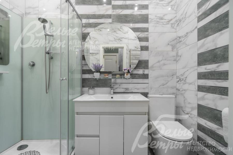 Санузел с душевой на 2-ом этаже.