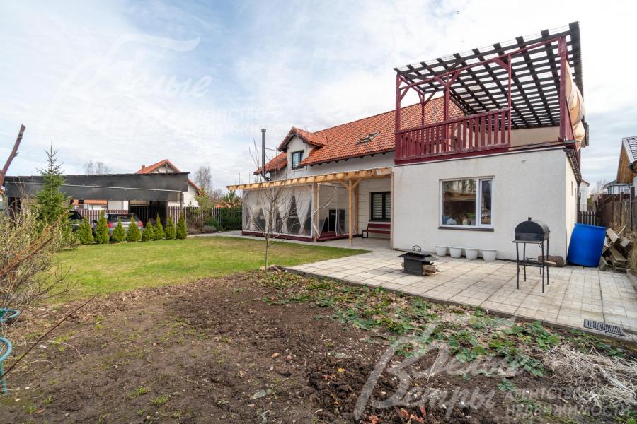 Меблированный дом с привлекательной архитектурой в стиле шале, готовый к проживанию