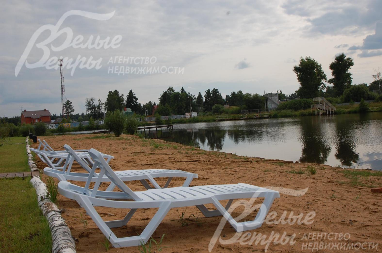 Участок ровный, прямоугольной формы