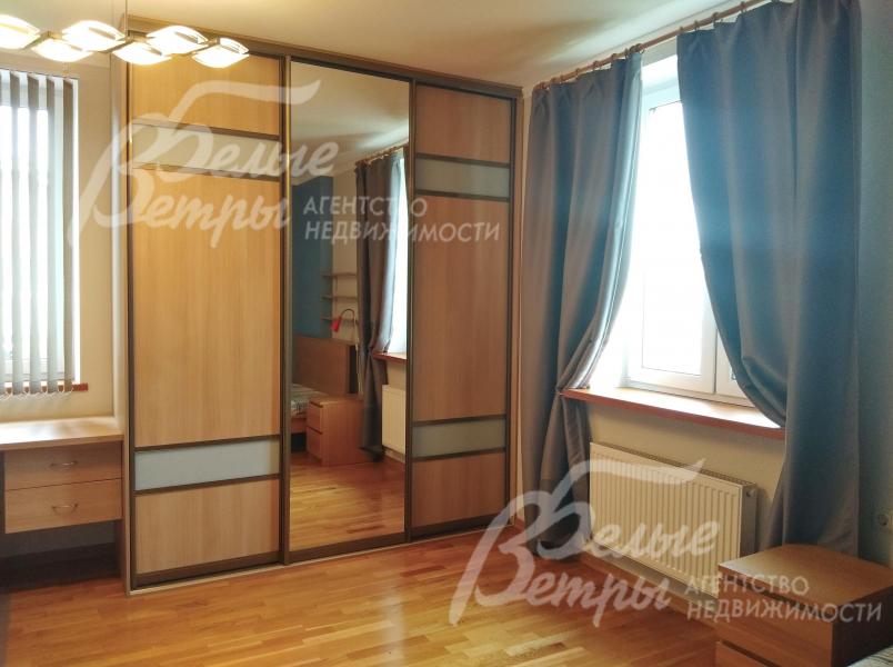 Функциональный вместительный шкаф в детской