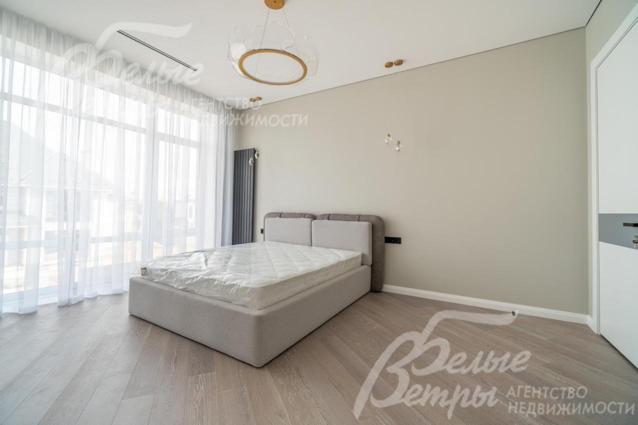 Спальня на втором этаже с кроватью: с матрасом высокого качества