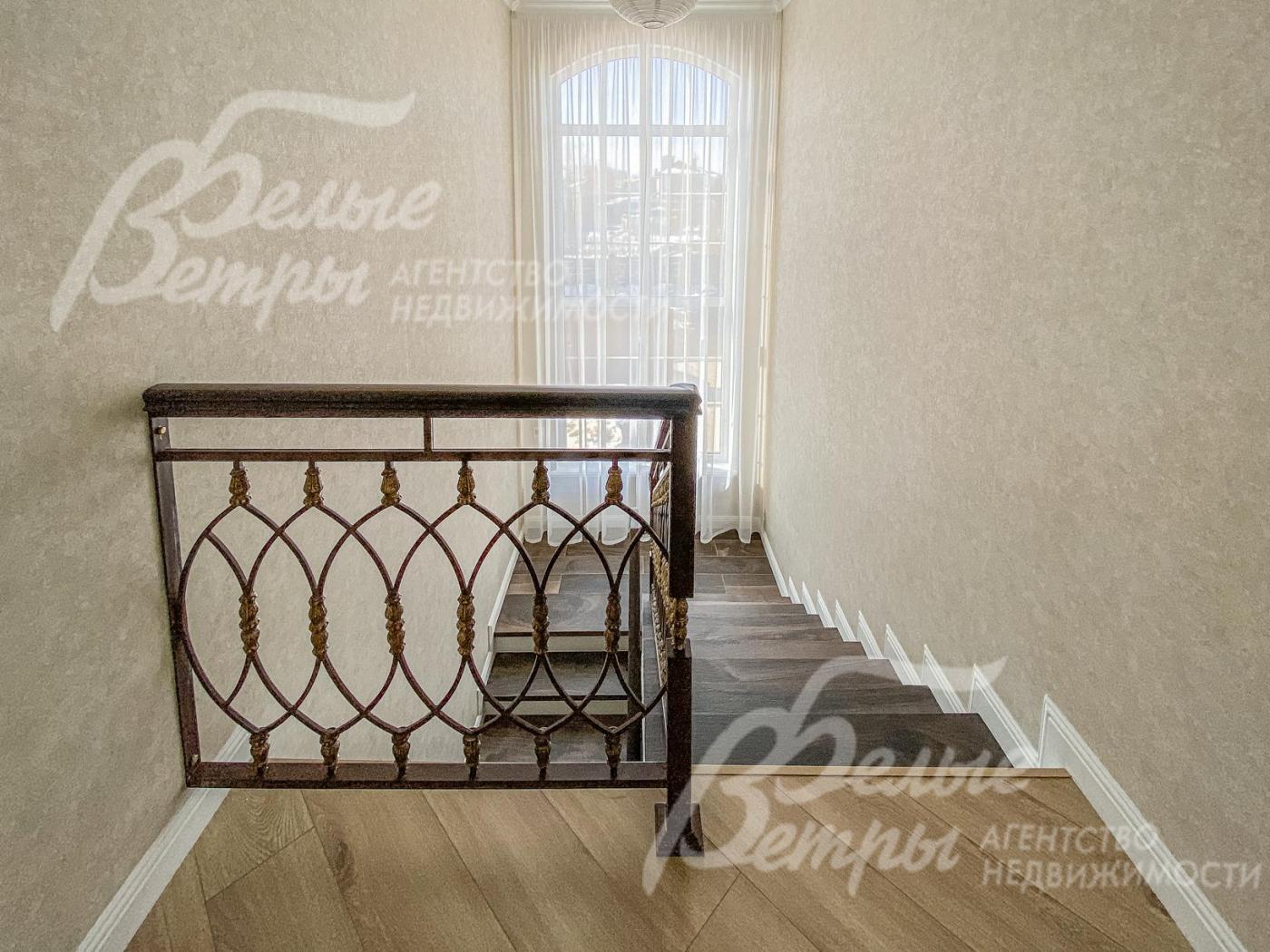 Лестница на ж/б основании, ступени - керамогранит