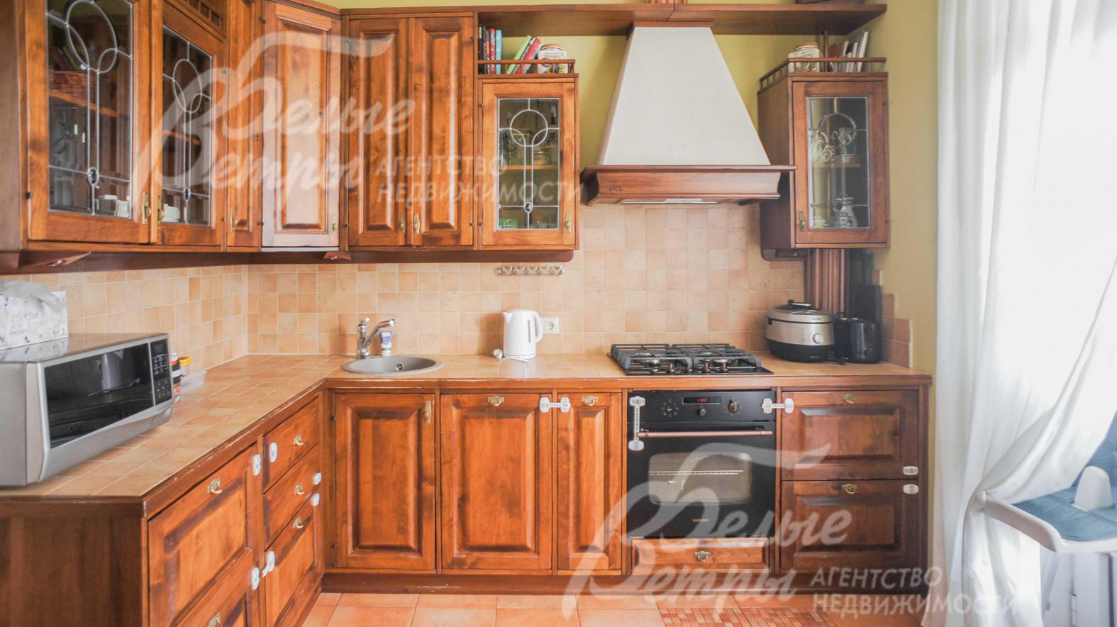 Кухня из массива ценных пород дерева