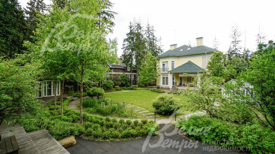 Богатый ландшафтный дизайн