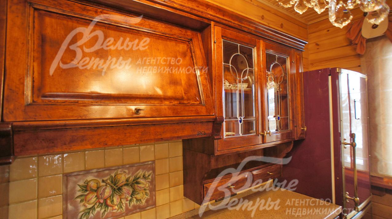 Исключительно красивая кухня ручной работы - немного стилизована под старину 