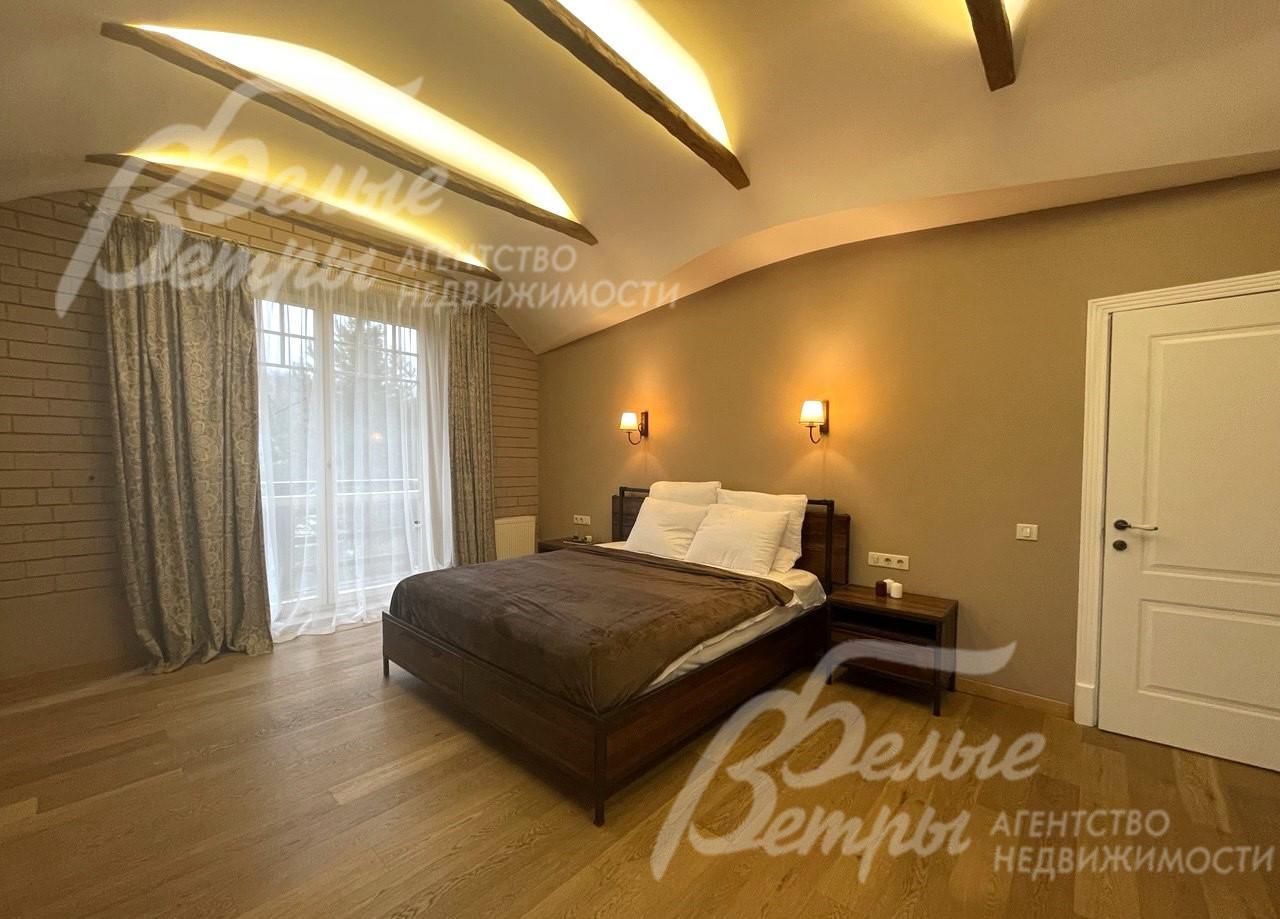 Мастер-спальня на 2-ом этаже