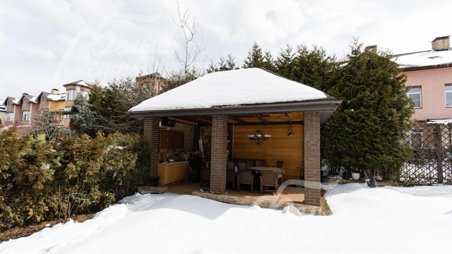 Деревянная беседка-гриль площадью 20 кв.м