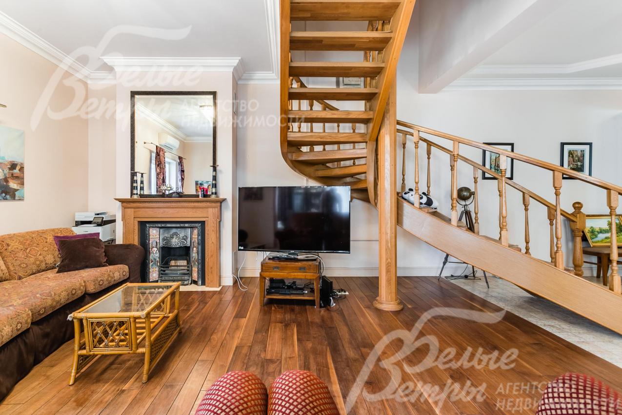 Гостиная с камином