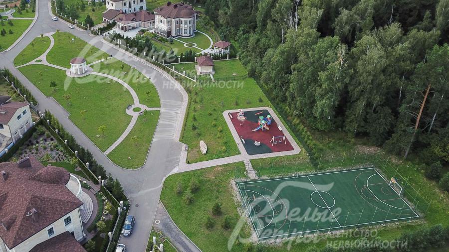 Спортивная и детская площадки в поселке Идиллия