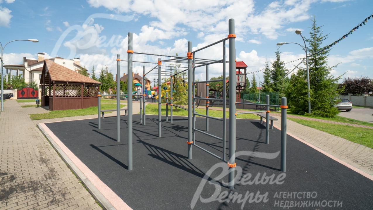 В поселке спортивная площадка