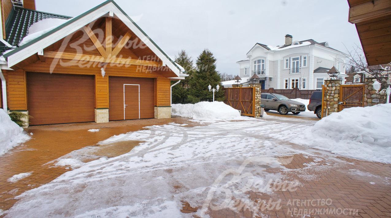 Гараж на 2 м/м. Гаражные ворота с автоматическим приводом ф-мы Хёрман (Германия)