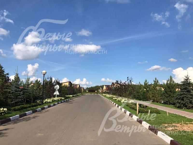 Широкие улицы с освещением