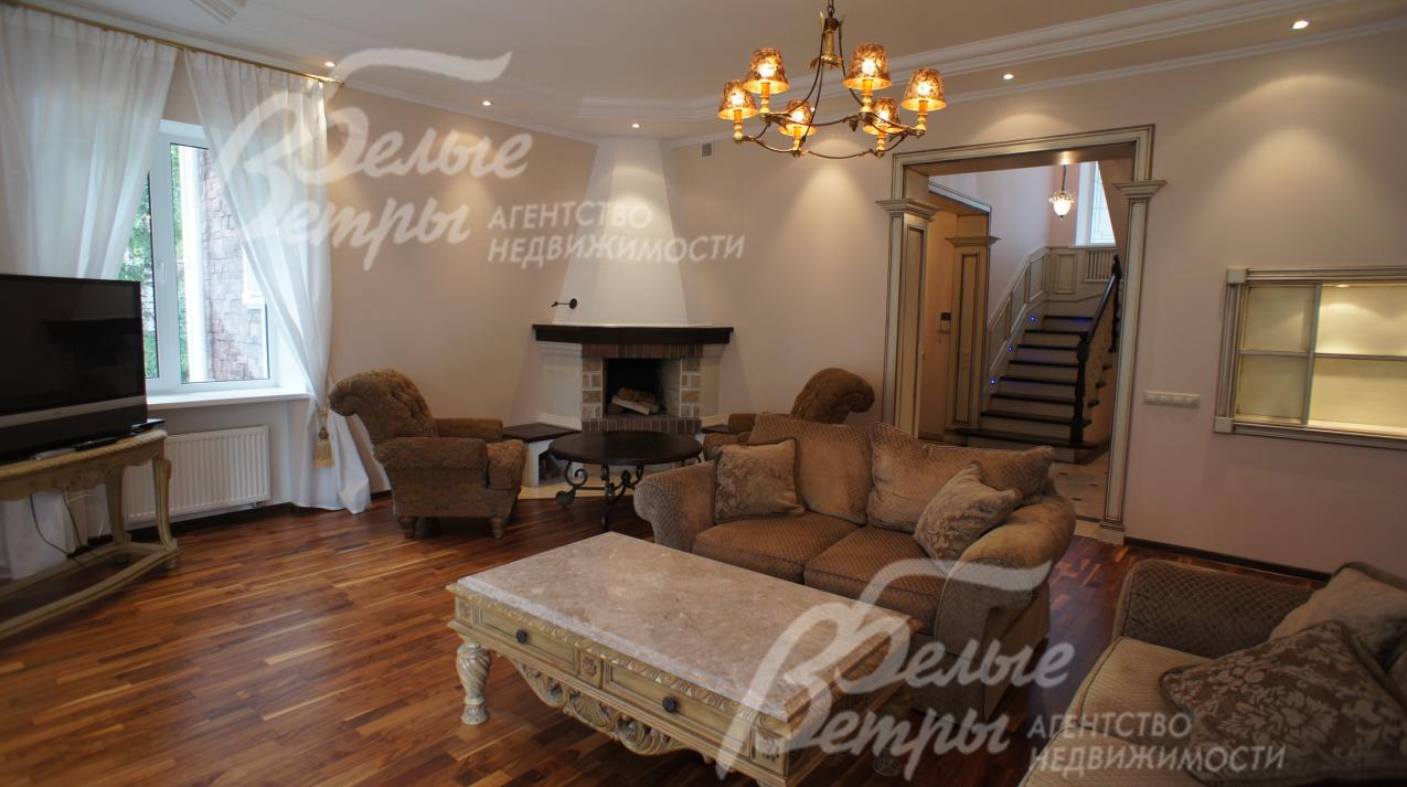 Гостиная с камином 42 кв.м