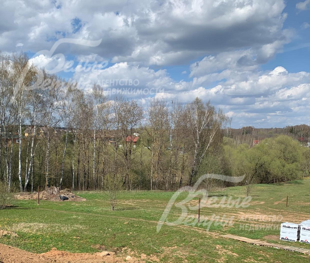 Вид с террасы на участок 8,6 сотки