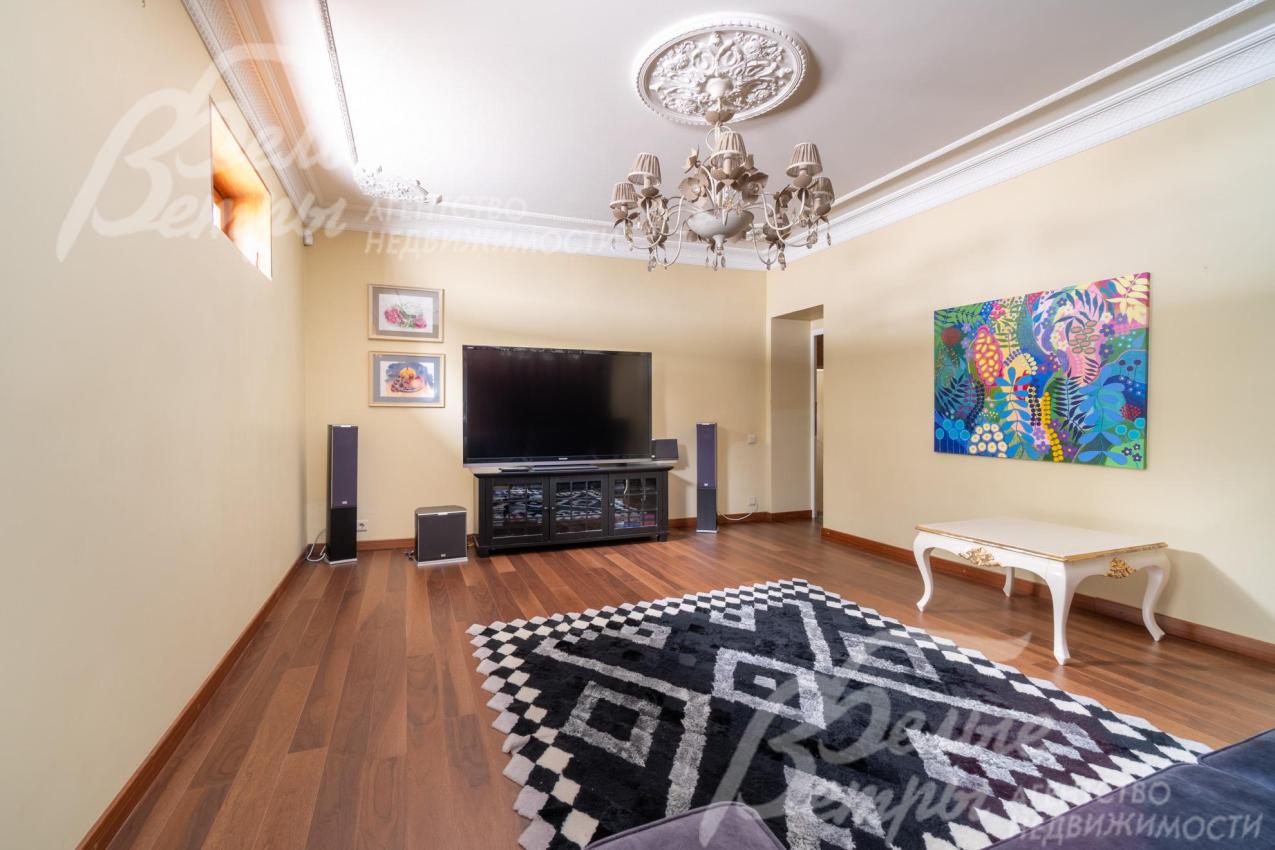 На цокольном этаже обустроен домашний кинотеатр площадью 23 кв.м