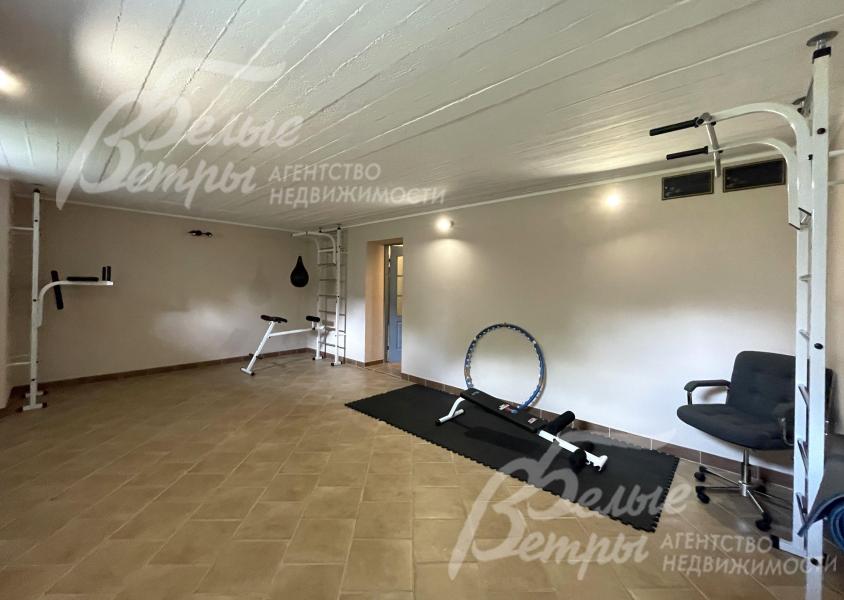 Спорт зал в цокольном этаже