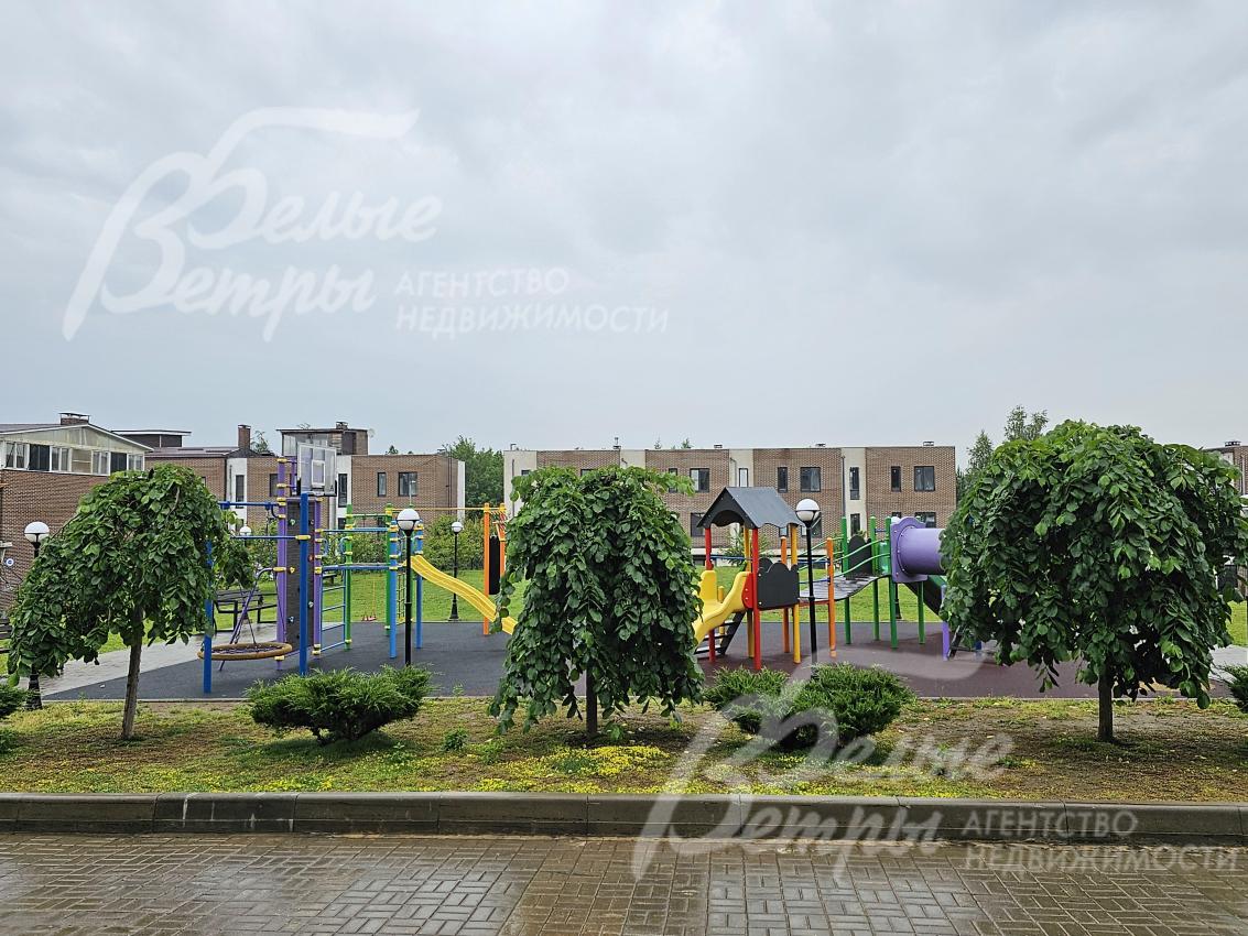 Современная детская площадка