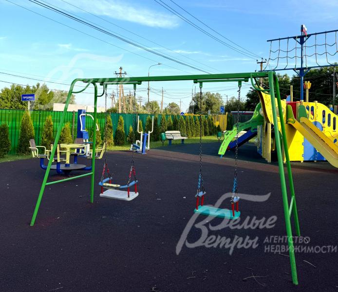 Многофункциональная детская площадка в поселке