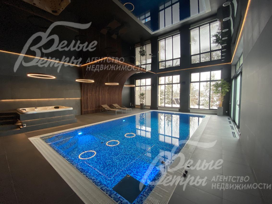 Панорамное остекление в зоне бассейна