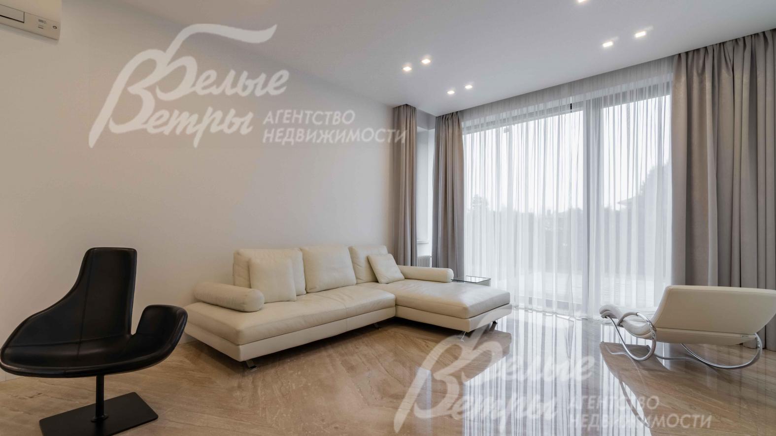 Гостиная 28 кв.м с панорамным остеклением 