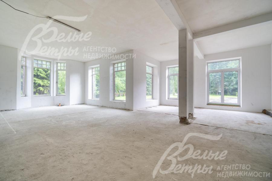 Главный дом - под отделку. Планировка впечатляет масштабами и продуманными конструктивными и дизайнерскими решениями