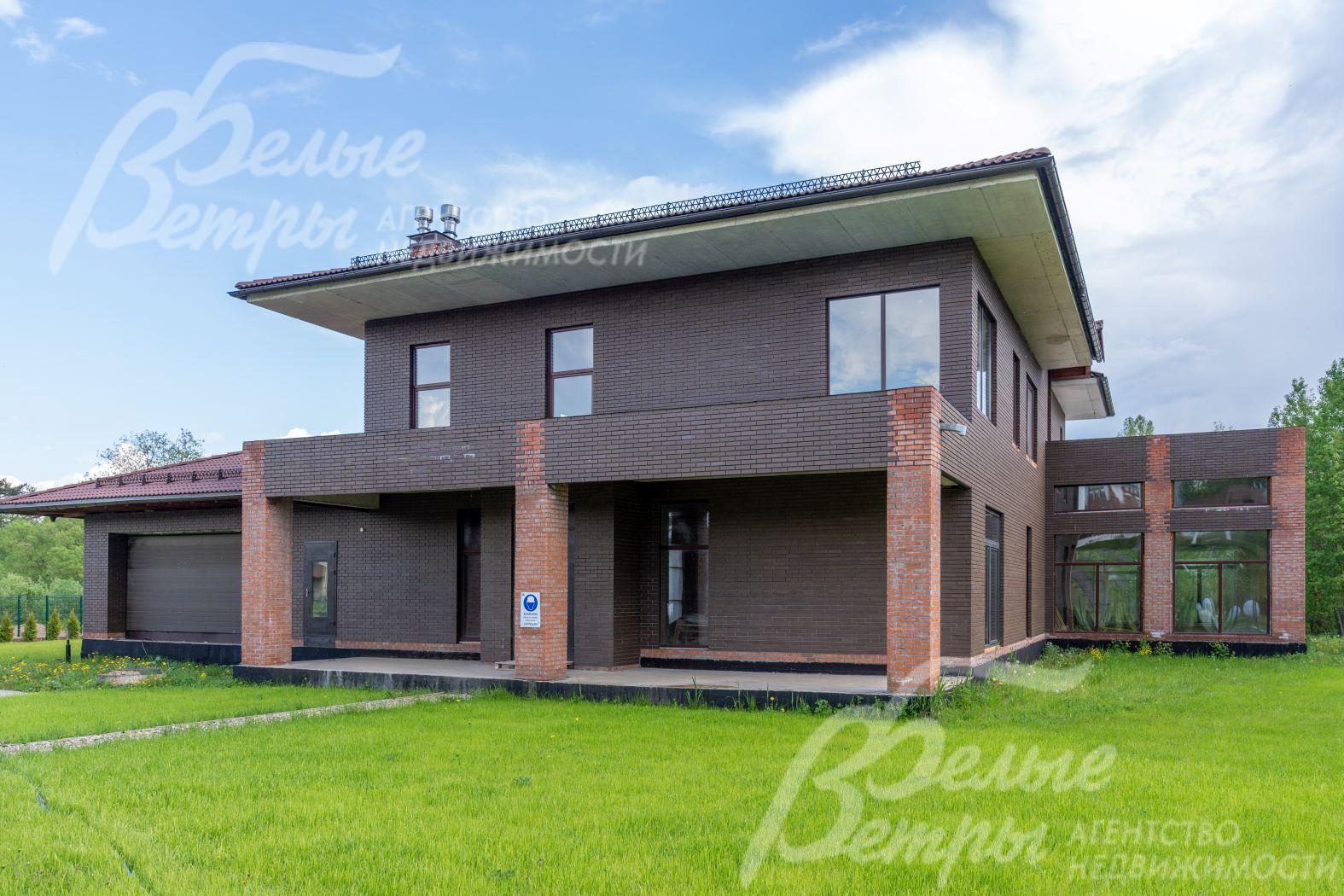 Фасад дома отделан клинкерным кирпичом