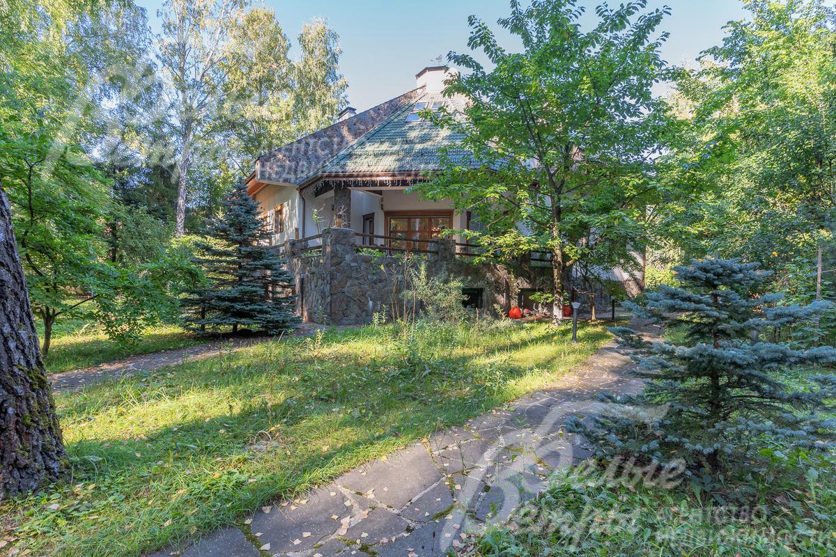 Участок с ландшафтным дизайном