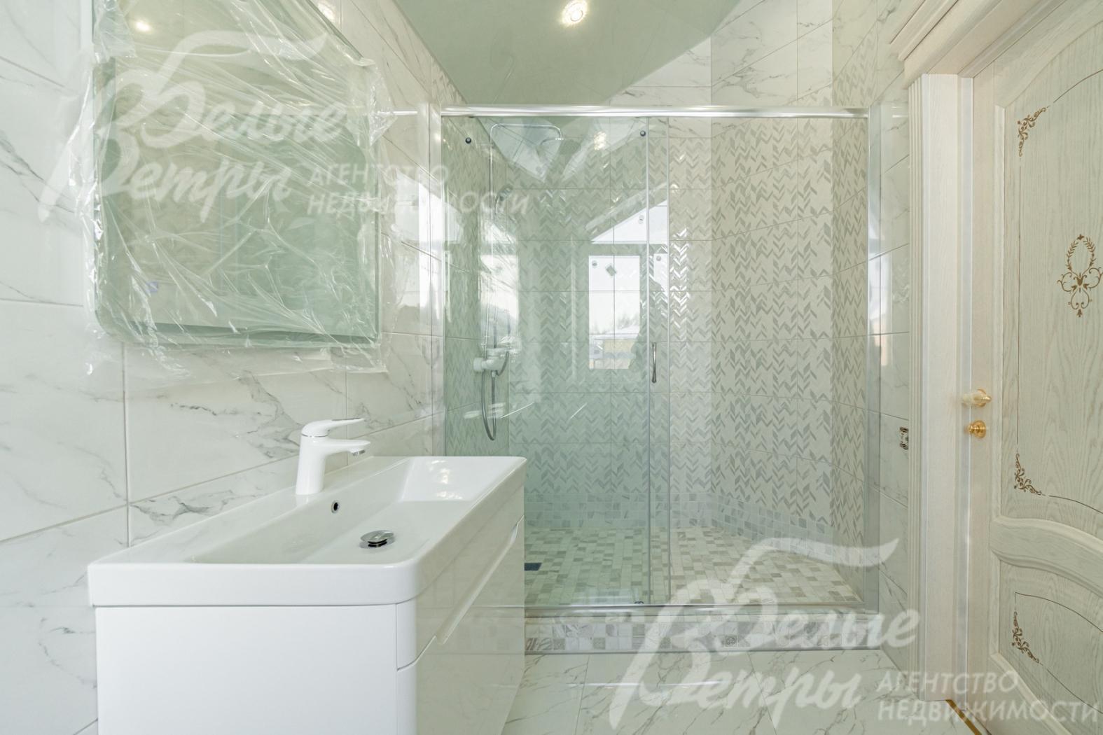 Санузел 2-го этажа с душевой кабиной.