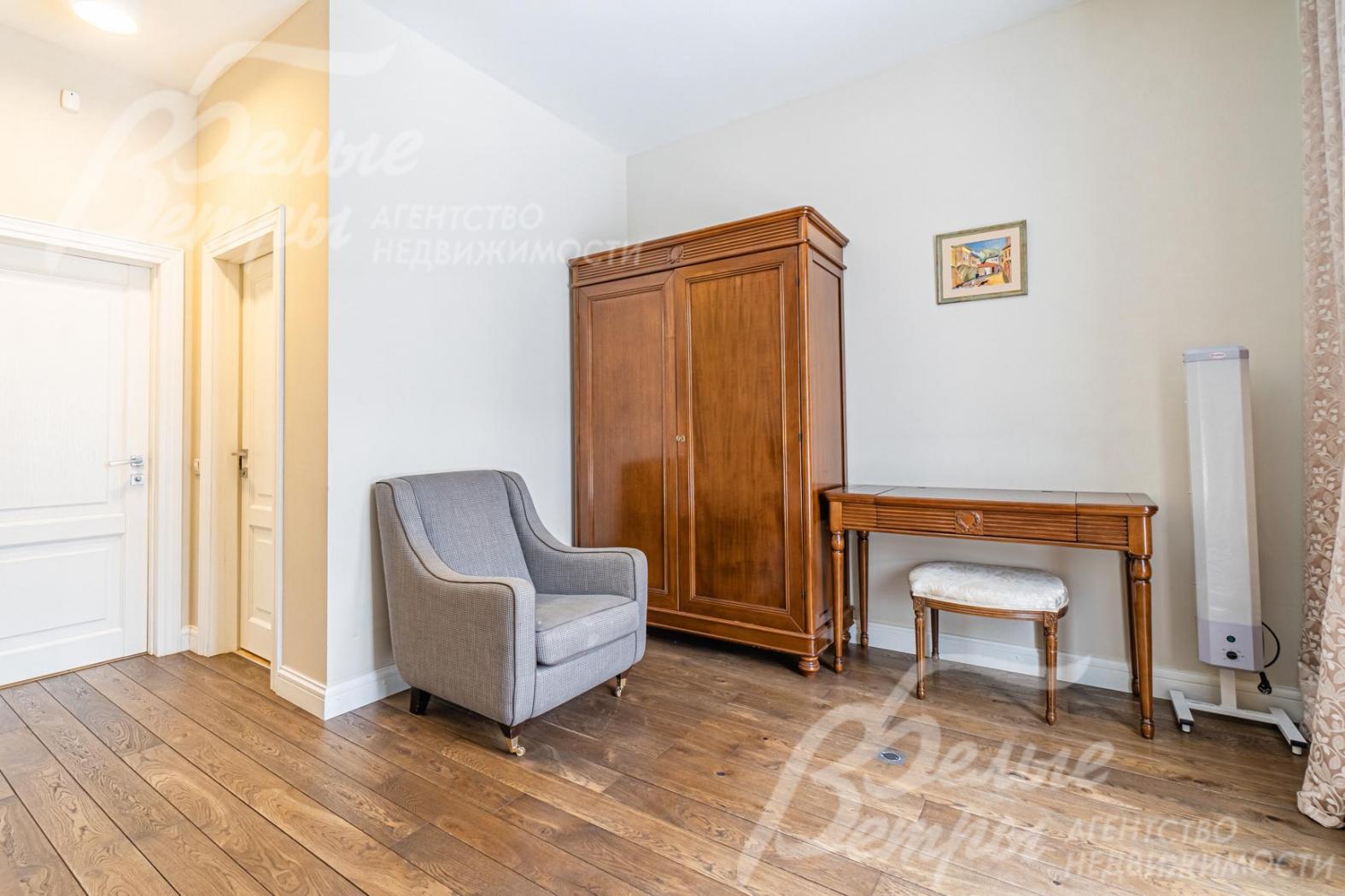 Мебель из массива ценных пород дерева (Италия, Румыния)