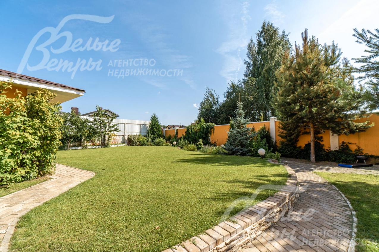 Высажены плодовые и декоративные деревья