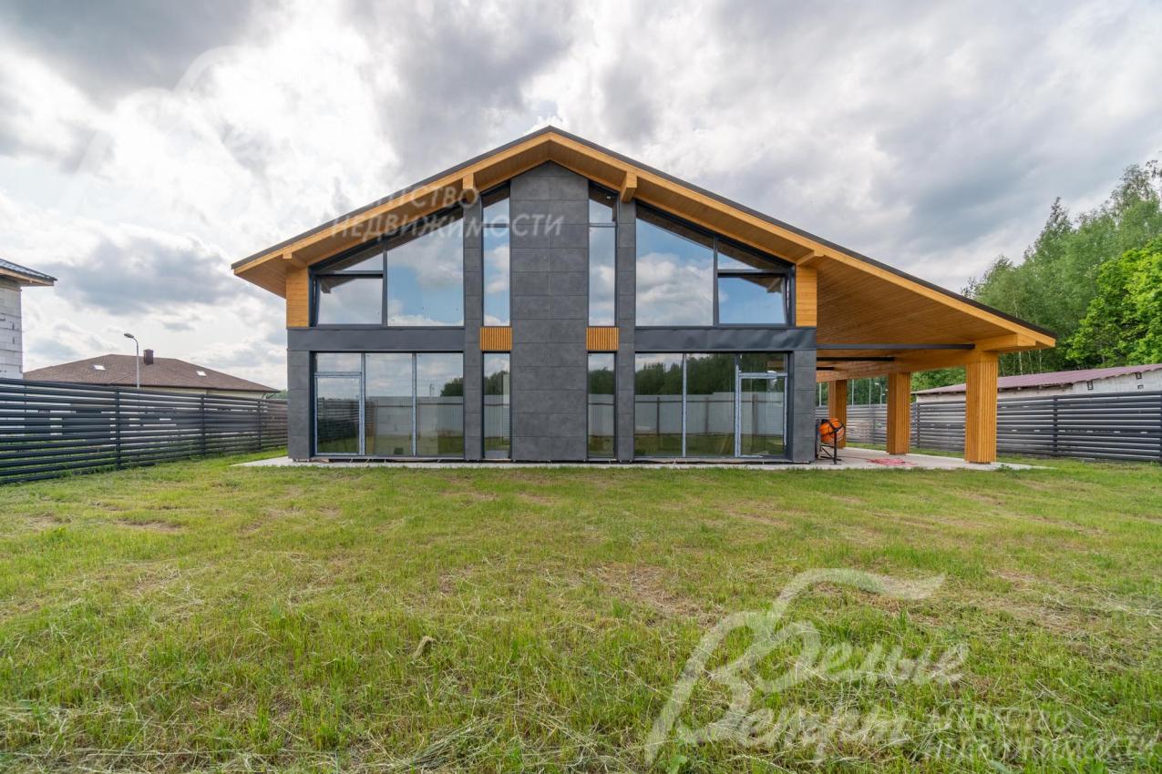 Остекление дома занимает площадь 120 кв.м