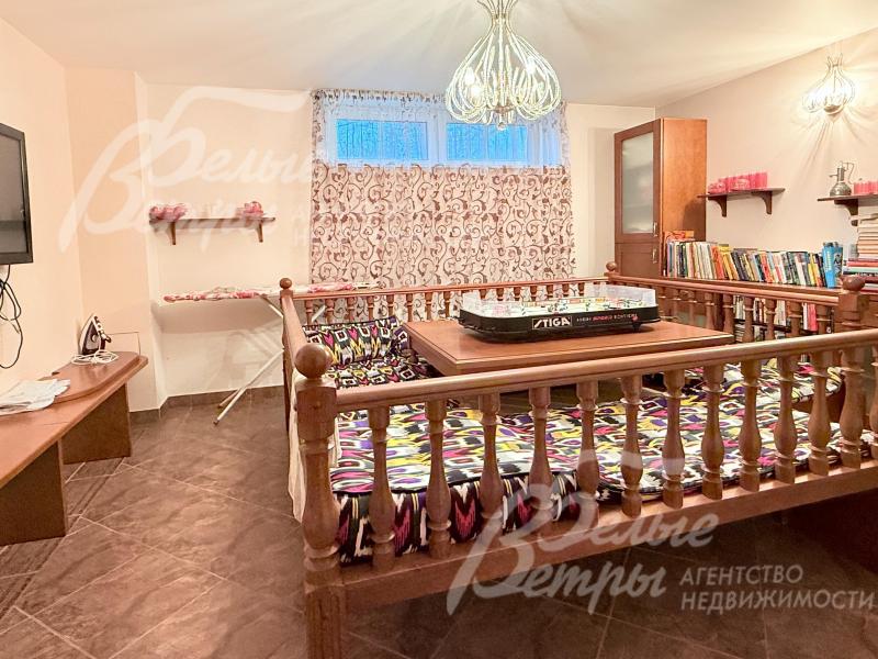 На цокольном этаже также расположено несколько спален, а также помещения для хранения