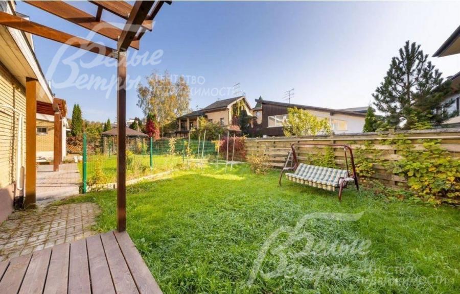 Дом стоит на компактном облагороженном участке, не требующем вложений