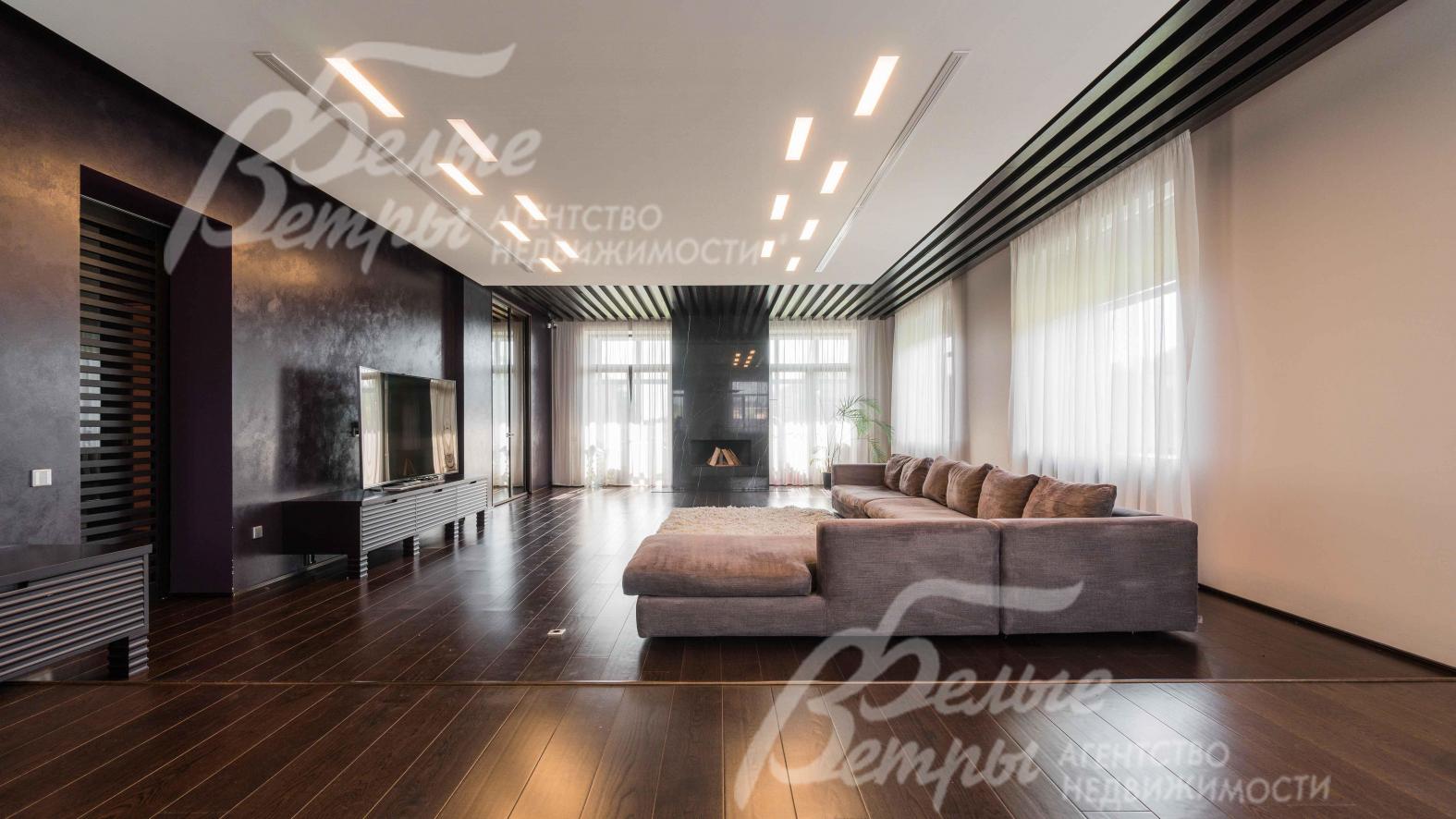 Гостиная площадью 86 кв.м с выходом в зимний сад