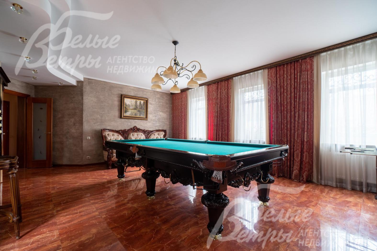 Просторная комната отдыха 43 кв.м с бильярдом
