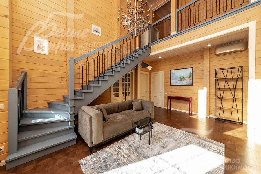 Гостиная со вторым светом