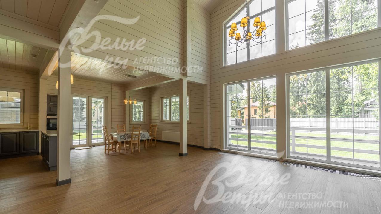 Качественная современная отделка дома. Стены покрашены краской Tikkurila