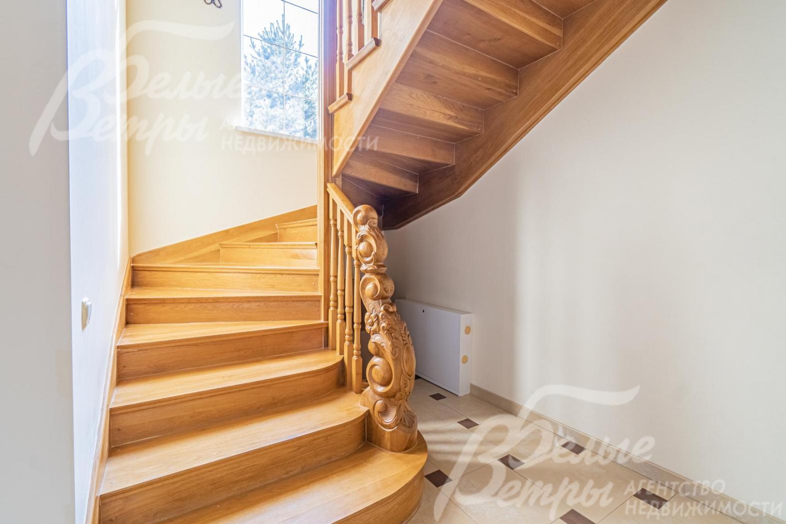 лестница из массива дуба 