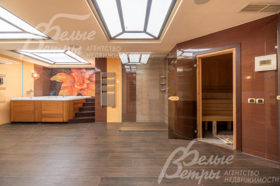 На цокольном этаже находится спа-зона с сауной и просторной комнатой отдыха