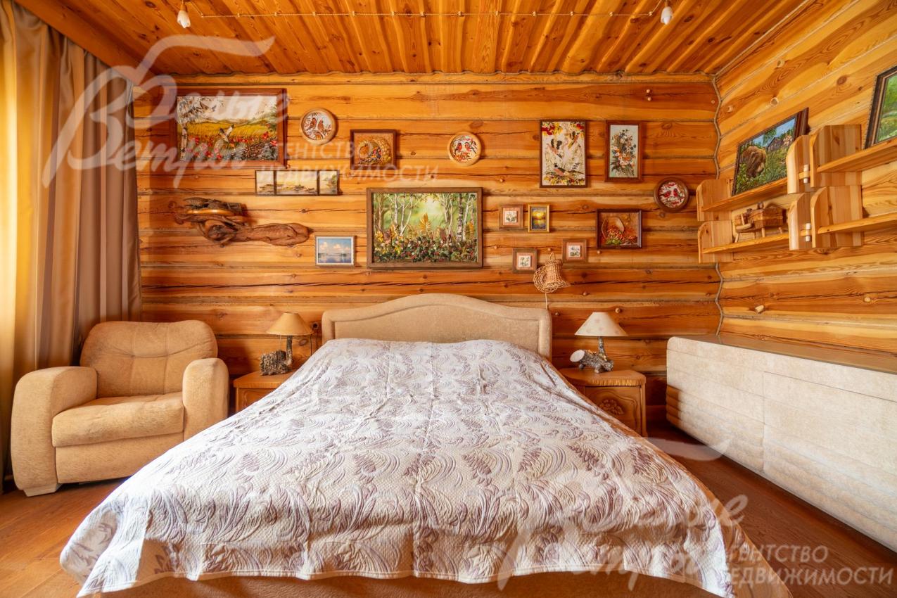 В спальнях - мебель Britannica.