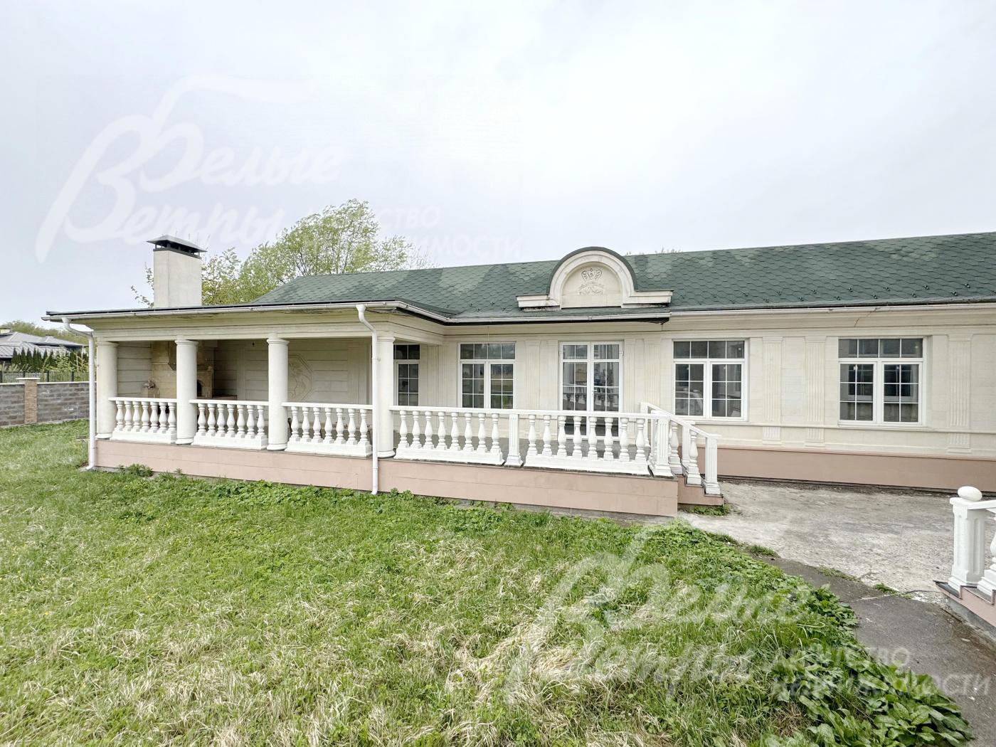 Рядом с основным домом – отдельный спа-комплекс, построенный в едином стиле