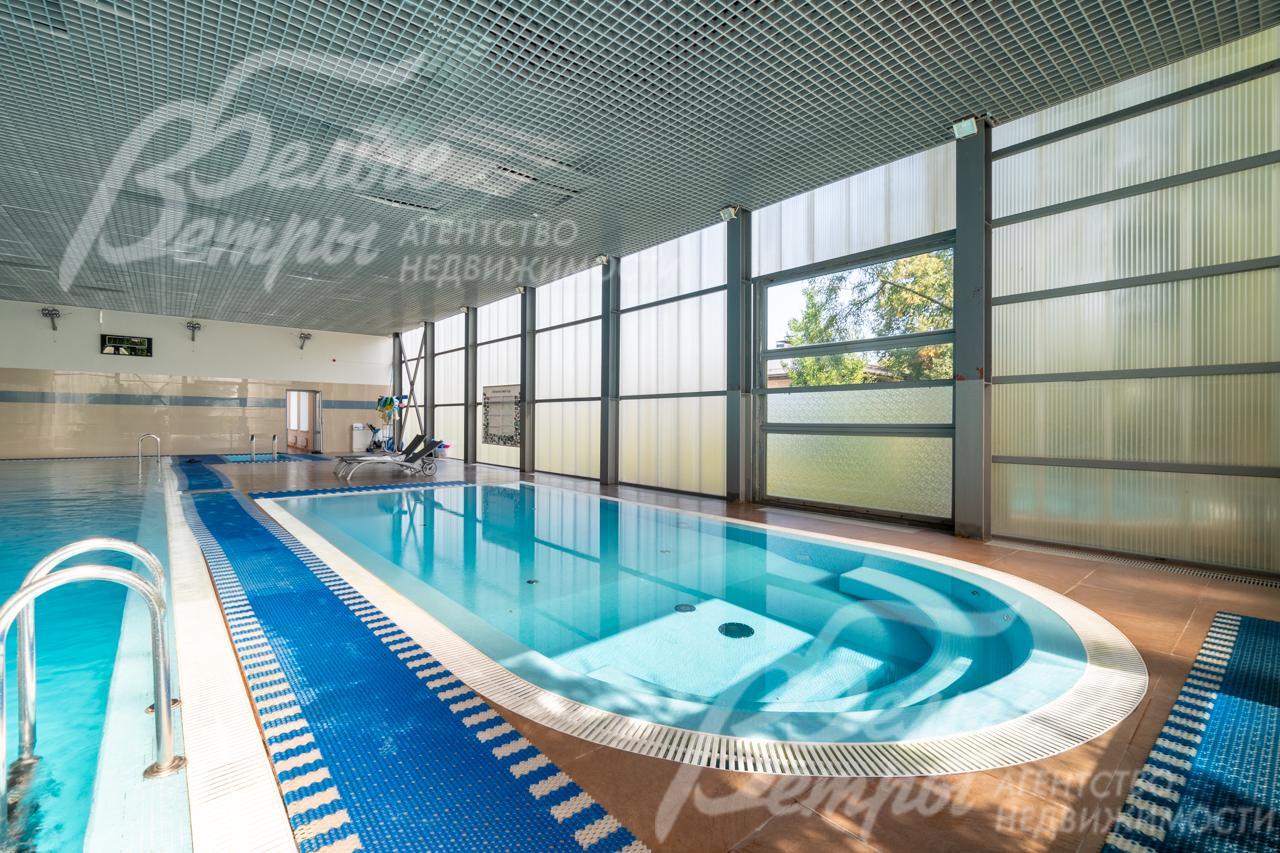 Детский бассейн с джакузи в СПА-зоне комплекса