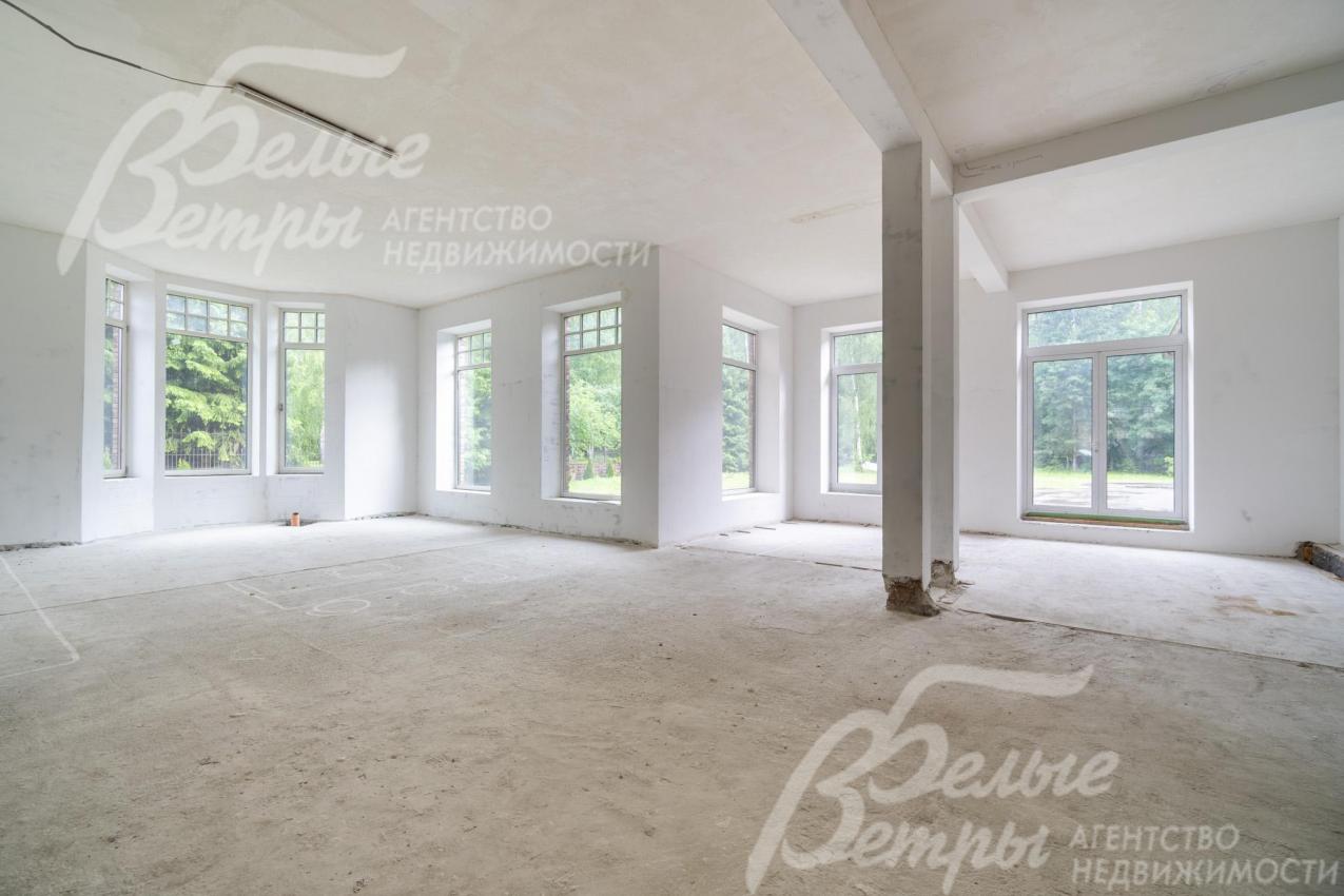 Главный дом - под отделку. Планировка впечатляет масштабами и продуманными конструктивными и дизайнерскими решениями