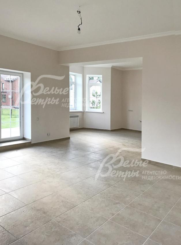 Гостиная-столовая 37 кв.м с выходом на террасу